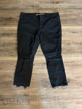 Universal Thread Women’s Mid-rise Distressed Black Skinny Jeans